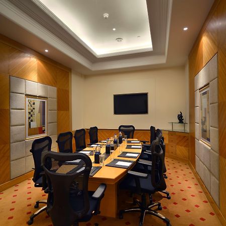 Park Plaza Gurgaon Hotel Бизнес снимка A boardroom at a hotel