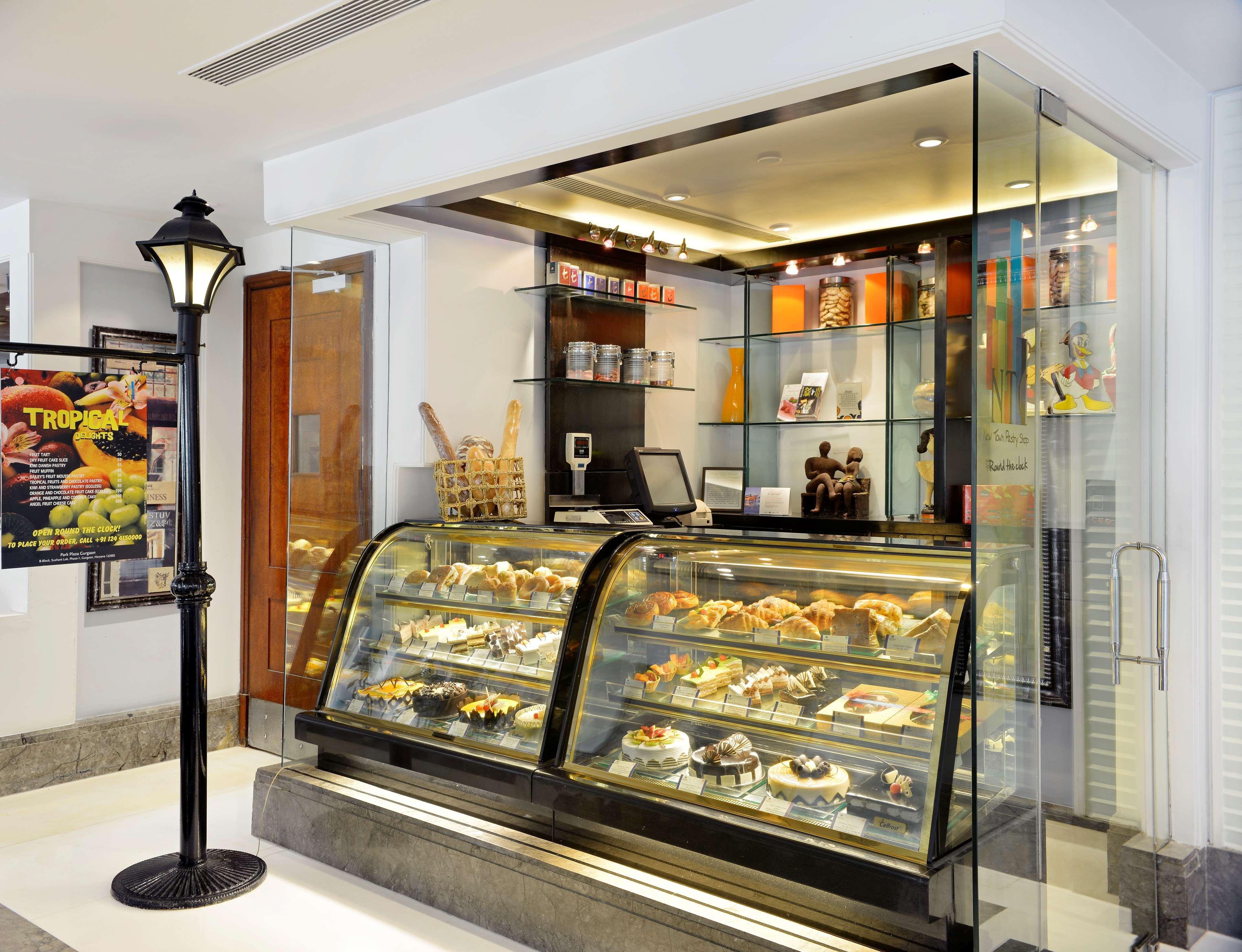 Park Plaza Gurgaon Hotel Ресторант снимка A pastry shop in India
