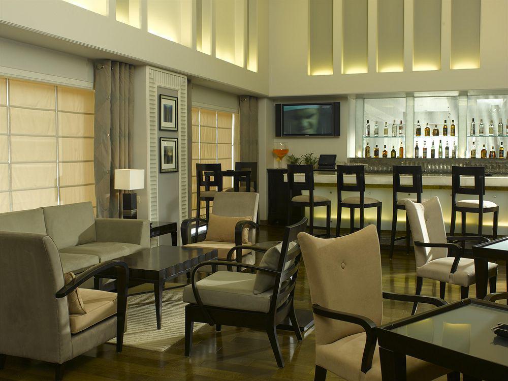 Park Plaza Gurgaon Hotel Ресторант снимка The bar at the lobby